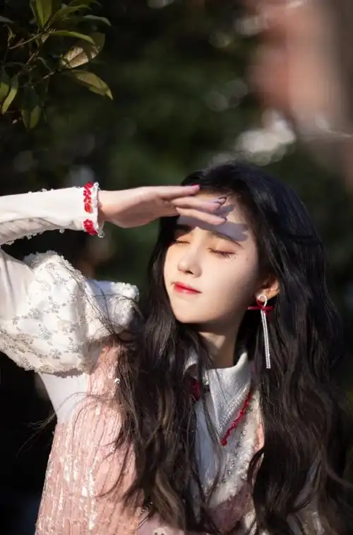 77今晚锁定#浙江卫视跨年##鞠婧祎恋爱告急舞台#活力满分"犇"向2021