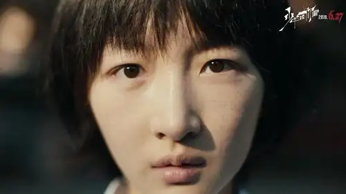 《少年的你》发布先导预告,易烊千玺在里面被扇了一巴掌!