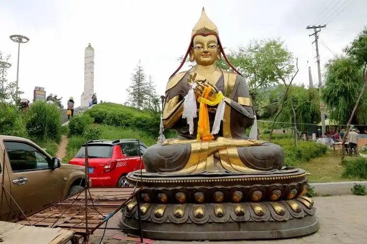 塔尔寺外的佛像,可以拍,寺内大殿的就不准拍了.