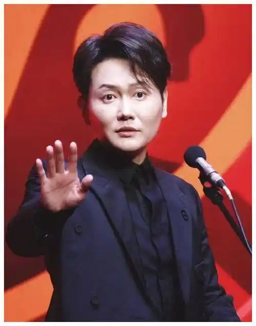 孟鹤堂脱下搞笑外衣开启微电影新生涯一点也不休息