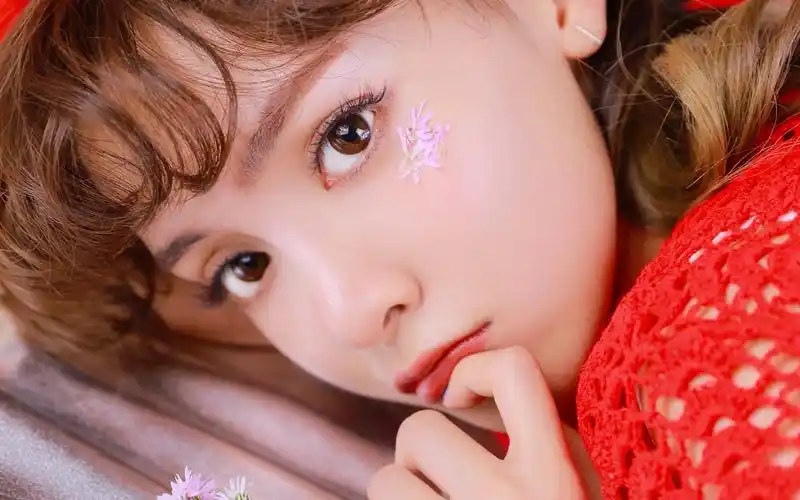 提供多风格多分辨率桌面壁纸下载,最热门的明星,美女,卡通,风景,日历