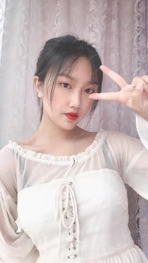 摸上去真是柔软,丰满而有弹性,看上去非常的真实,从a罩杯穿到了c罩杯