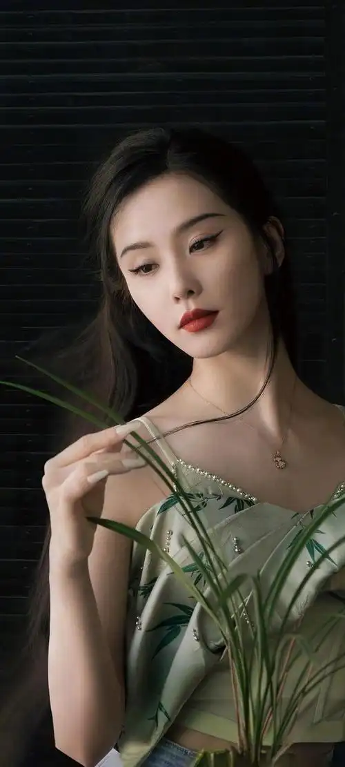 刘诗诗穿旗袍的造型确实令人惊艳!