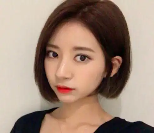 今夏流行这几款短发30岁以上女人也适合减龄又显气质