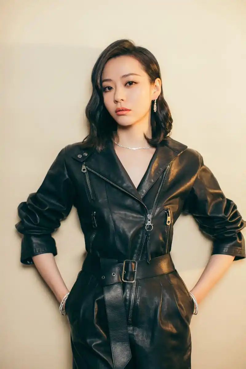 张靓颖高清写真美图:风姿绰约,魅力四射