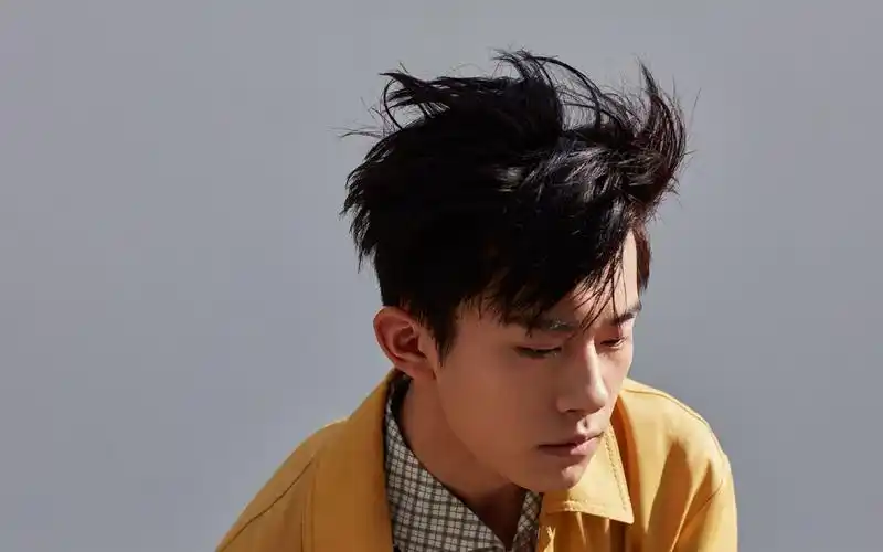 易烊千玺杂志写真高清桌面电脑壁纸