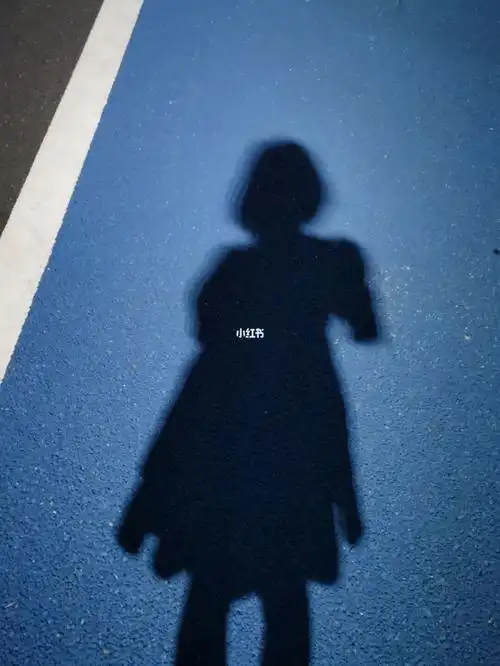 周四下午一个人散步从白天到黑夜有人一起吗