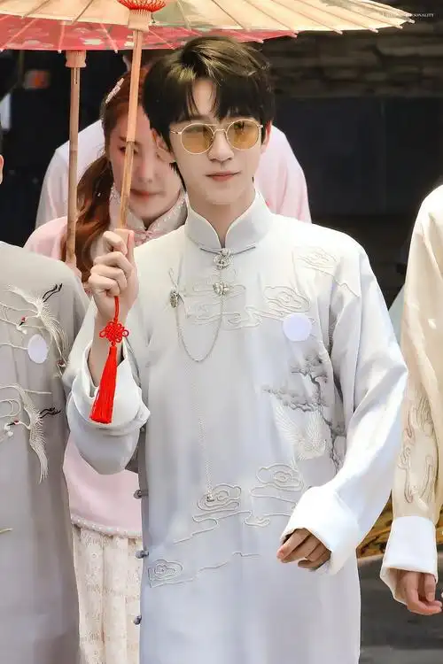 贺峻霖快本路透