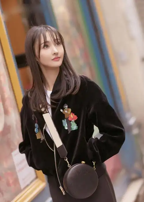 2020秋冬郑爽同黑色丝绒卡通刺绣外套宽松飞行员短外套