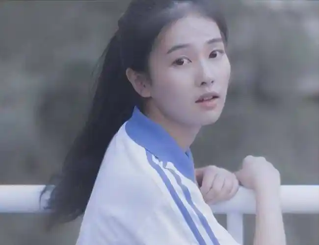 "强捧出道"白鹿:压番关晓彤,魔性笑声拯救跑男,带闺蜜一起暴富_于正