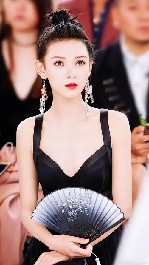 女明星黑色礼服,谁夺到了你的目光?