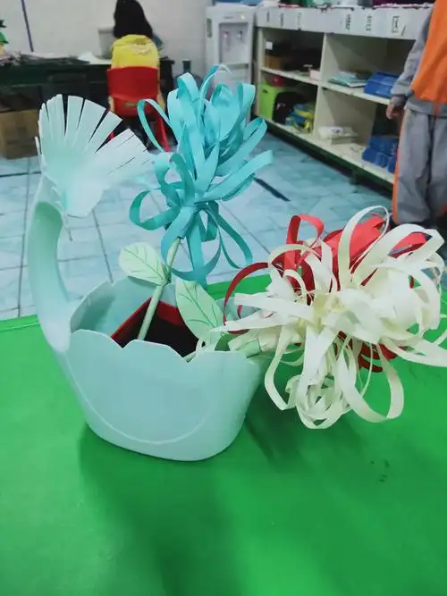 亚迪幼儿大二班——亲子手工制作【环保废物利用】