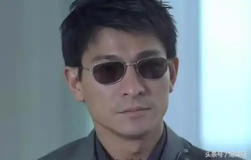 娱乐 正文 1994年,刘德华担任剧情片《天与地》的制片人,他不懂声色