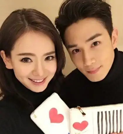 图戚薇沙滩写真集秀身材与老公李承铉结婚仅5个月生下一女