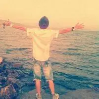 帅气十足男生走路背影图片_微信头像图片大全