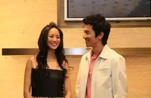 还有在2016年12月因为聚小离多分手的前ceo男友黄凯伟.