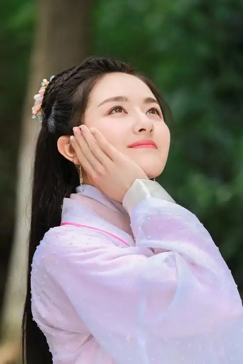 李兰迪粉嫩古装写真图片