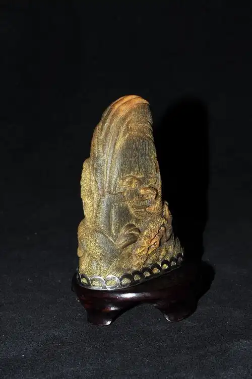 明代 苏门答腊犀角 雕秋山居士图摆件