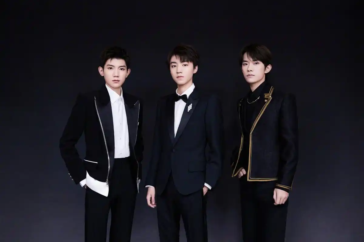 今晚的2019爱奇艺尖叫之夜,王俊凯,王源,易烊千玺收获了「尖叫组合」