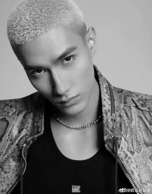 一定不能少了@into1-米卡米卡的颜值是寸头也封印不了的真寸头真帅哥