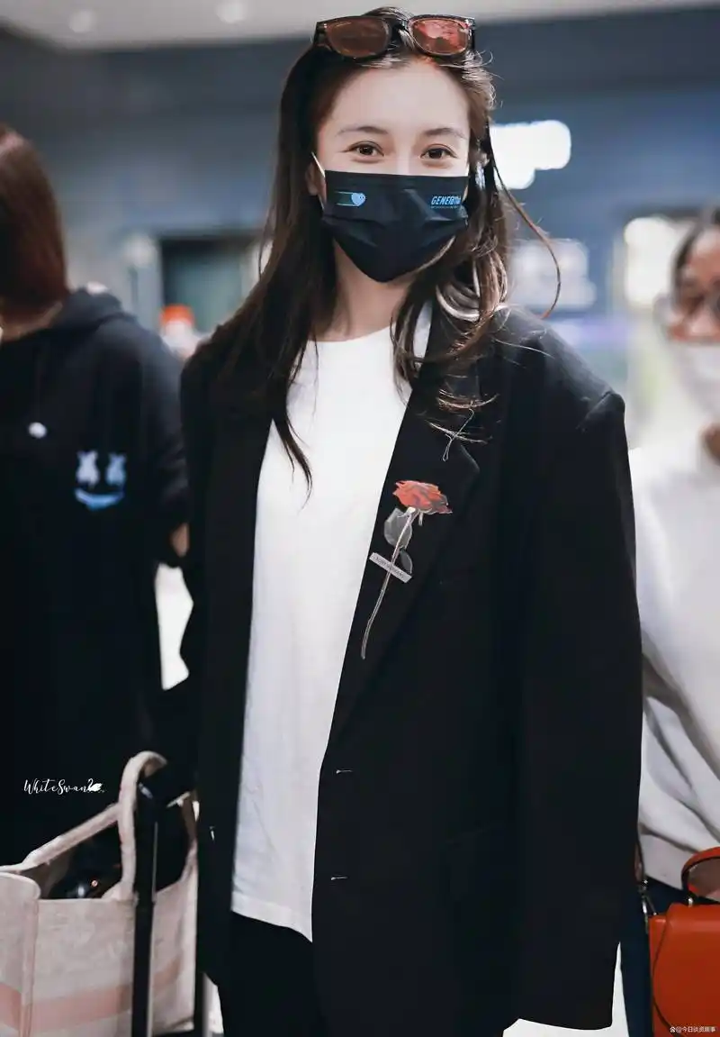 angelababy最新4套街拍私服造型,清爽大气的酷美值得学习