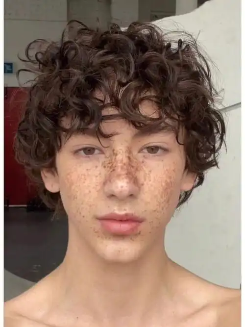 欧美男生卷发发型