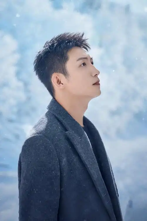 hjy#黄景瑜江成屹#搞一些无水印的壁纸江城屹真好看呀@johnny黄景い