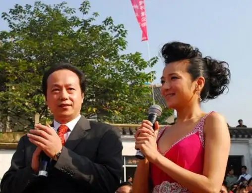 电视管彤晒生活照!