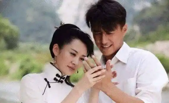 "老干部"靳东3部冷门却好看的剧,竟然和大美女许晴组过姐弟cp_剧中