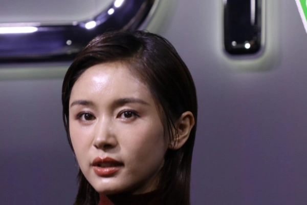 "妖精脸"王子文是怎么从30几岁,调整到20几岁的?