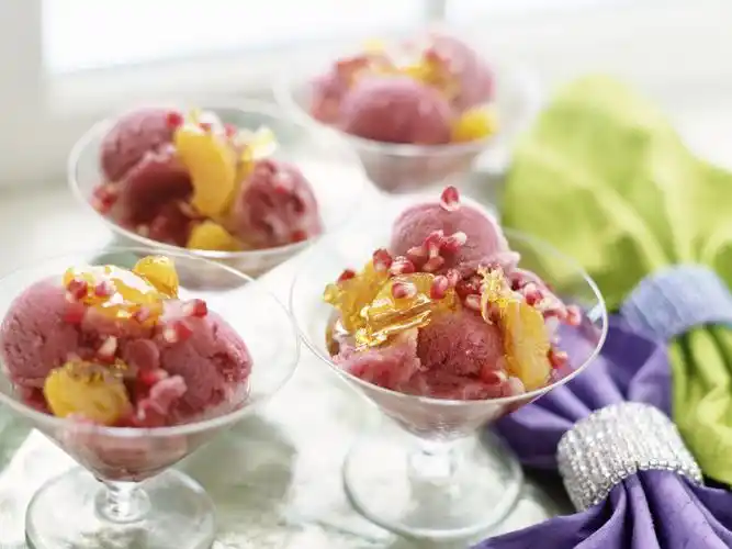 甜点的搭配呢,所以选择甜点是非常重要的,你知道选择婚宴点心的原则吗