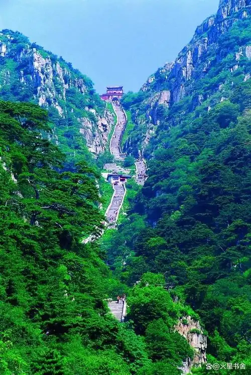 来看一下中国十大名山.