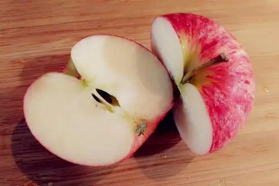 切开的苹果为什么会变颜色:氧化反应(不发黑的方法)