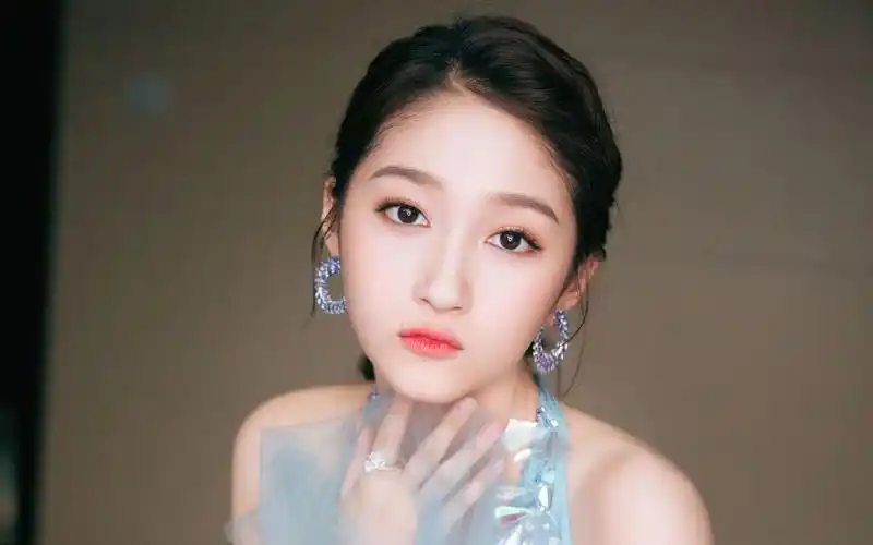 关晓彤蓝色长裙性感图片高清桌面壁纸