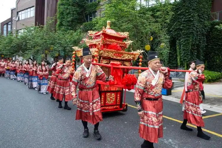 十里红妆,今天又有一对新人在云澜湾举办中式婚礼