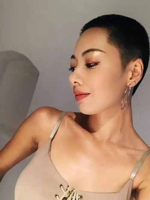 浅唠一下剃寸头的女生有多酷