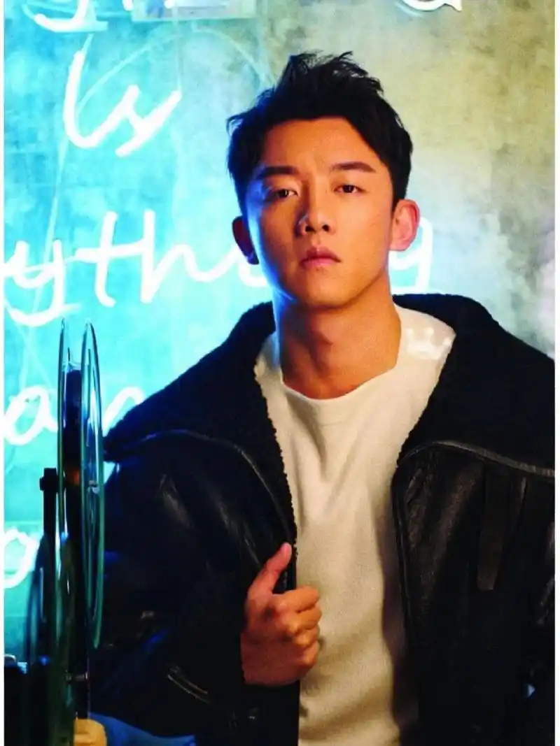 郑恺的头像来啦 太帅了