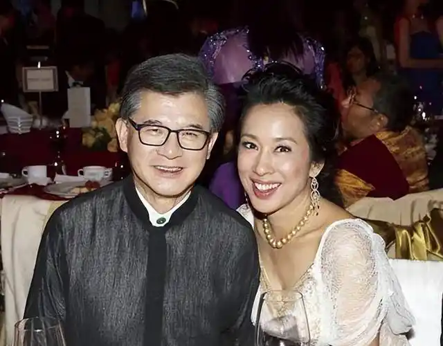 朱玲玲的烦恼:二儿子霍启山39岁未婚,小儿子霍启仁34岁游戏人间