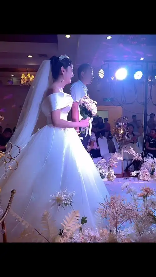 婚礼当天_婚礼_新娘跟妆_婚嫁_婚礼记录