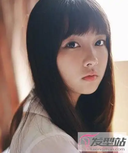 女生齐刘海直发发型 温柔减龄淑女必备款