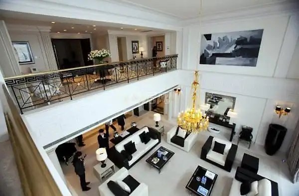 汤臣一品 俯视上海滩与东方明珠相伴 **复式 带游泳池