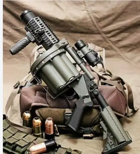 一组帅到爆表的福利图单兵重武器体验连续射击