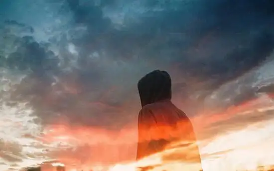 造就俘获芳心的背影杀手