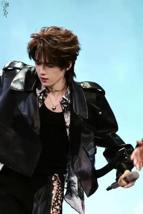 宋亚轩p的宋亚轩#  古希腊掌管颜值的神  绝世神颜