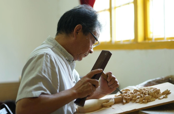 匠人匠心展木雕之美,一刀一刻现楼阁台榭!-古建中国