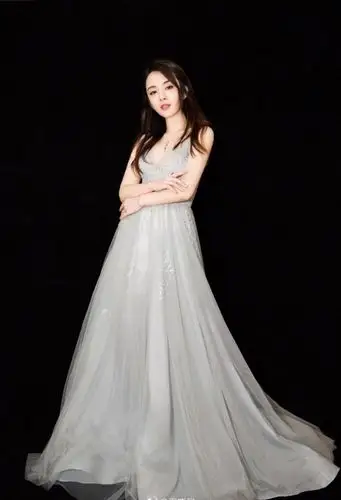 王晓晨演技好,漂亮美丽魅力十足,衣品更是好,女神范十足