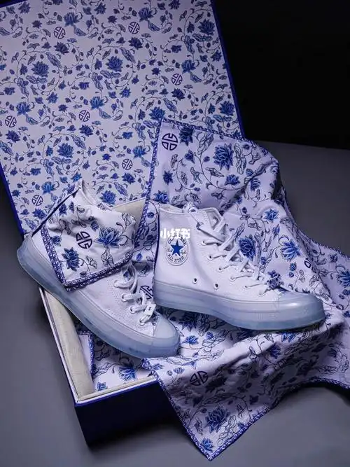 1970s青花瓷太香了96_张艺兴_ootd_鞋控_穿搭_潮鞋_匡威怎么样_莲花