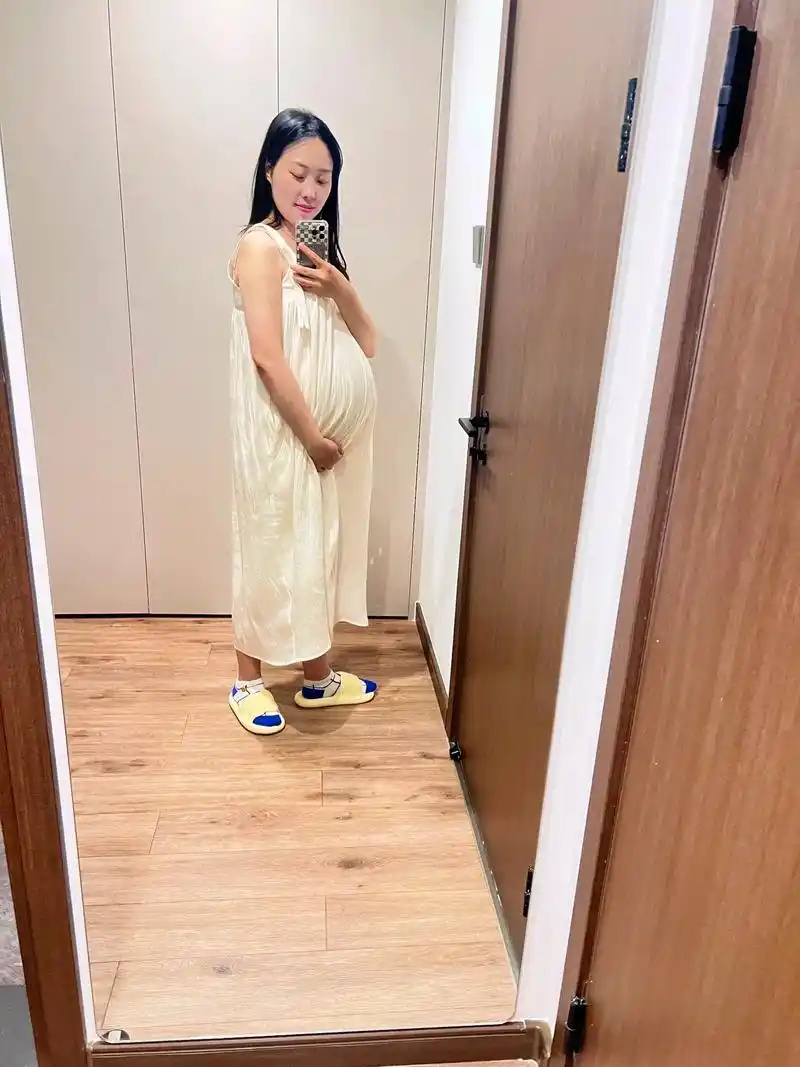 二胎肚子真的比一胎大好多耶 今天也是好好上班的孕晚期小孕妇