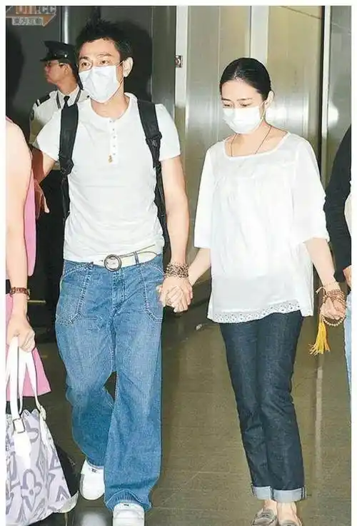 刘德华与妻子恩爱,遗憾的是只有一个女儿,女儿近照曝光,颜值高_朱丽倩