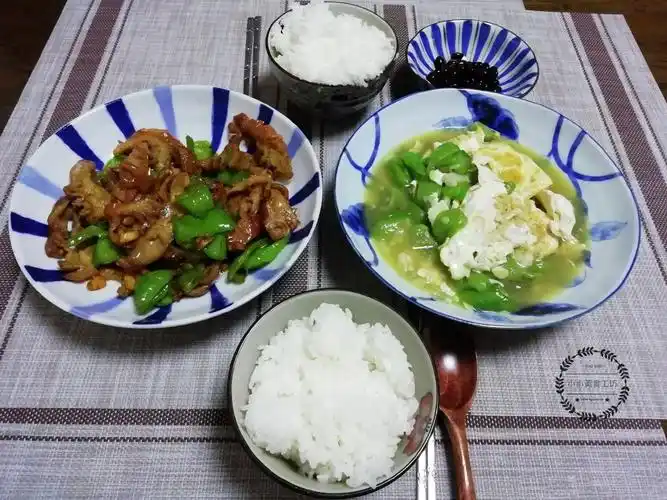 老两口的极简午餐发朋友圈火了网友这菜一看就是东北人